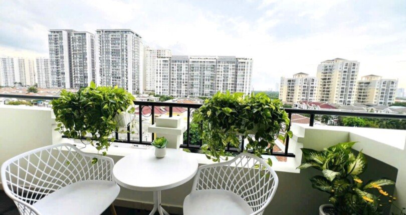 ban cong can ho ban 1 810x430 - Giá mua bán căn hộ 3pn Bloc B Chung cư Cảnh Viên 3 phường Tân Phú Quận 7 T10/2024