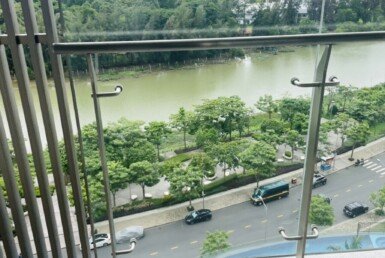 ban-cong-phong-khach-truc-dien-song-ca-cam-quan-7