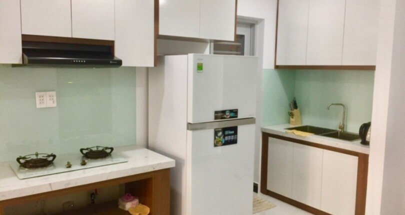 bep can ho ban 10 810x430 - Bán căn hộ chung cư ScenicValley 1, 80m2, 02pn, giá 5.650 tỷ, đầy đủ nội thất, view hồ bơi.