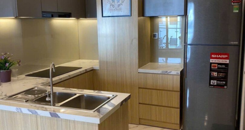 bep can ho ban 12 810x430 - Bán căn hộ chung cư Midtowm The Symphony, 62m2, giá 5.2 tỷ, nhà đang có hợp đồng thuê ổn định.