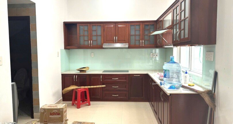 bep chinh rong rai 810x430 - Giá mua bán nhà Biệt thự nguyên căn kiểu B1 Khu dân cư Hưng Thái 2 Quận 7 T9/2024