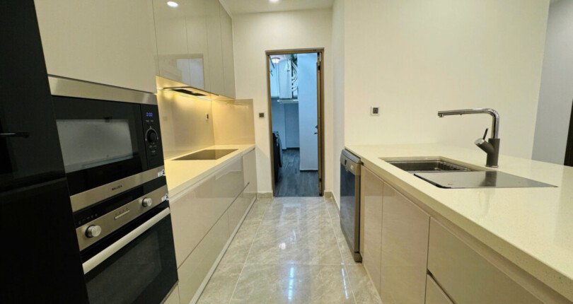 bep sang trong 810x430 - Giá mua bán căn hộ 3pn Block C Chung cư Midtown Phú Mỹ Hưng Quận 7 T9/2024