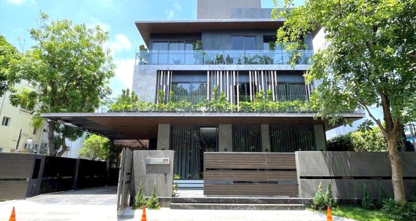 can canh mat truoc nha ban 810x430 - Giá mua bán nhà Biệt thự nguyên căn góc đường O Khu dân cư Mỹ Giang 2b Quận 7 T9/2024