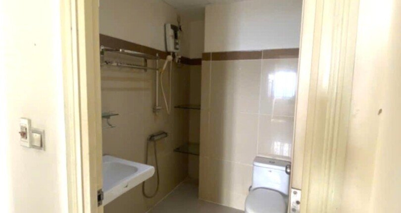can ho ban co 2wc rong rai nhu hinh 810x430 - Giá mua bán căn hộ 2pn Block B Chung cư The Era Town Quận 7 T9/2024