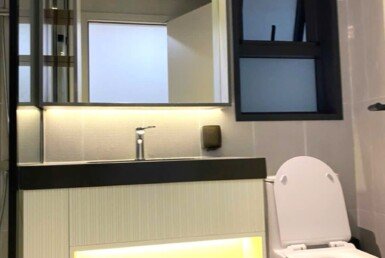 can-ho-co-2-toilet-day-du-thiet-bi