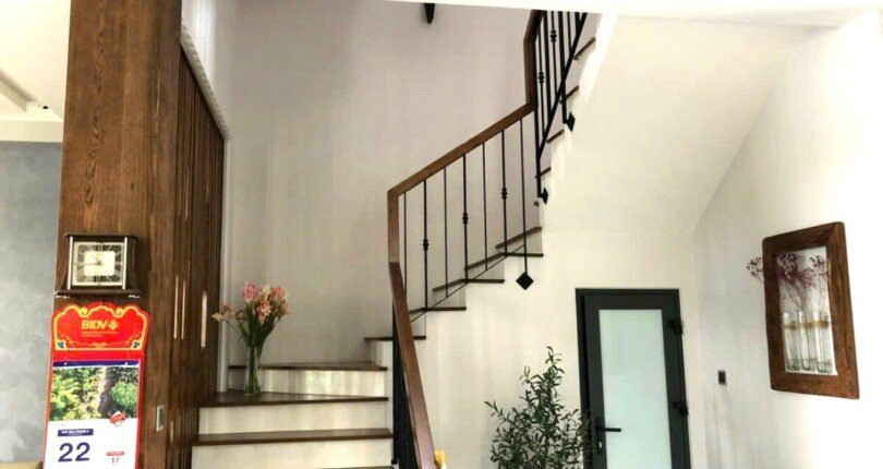 cau thang bo len lau 1 1 810x430 - Giá mua bán nhà Biệt thự nguyên căn Đường số 4 Kdc Jamona City Quận 7 T10/2024