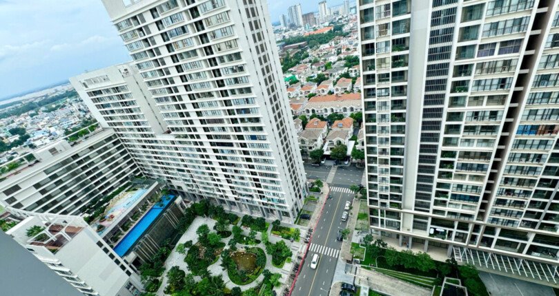 cho thue can ho midtown m7 11 810x430 - Cho thuê căn hộ Midtown Tòa M7. DT 105m2 Nhà thiết kế 3 Phòng-2wc- Nội Thất đầy đủ- Tầng sân vườn. Giá 46 Triệu/Tháng