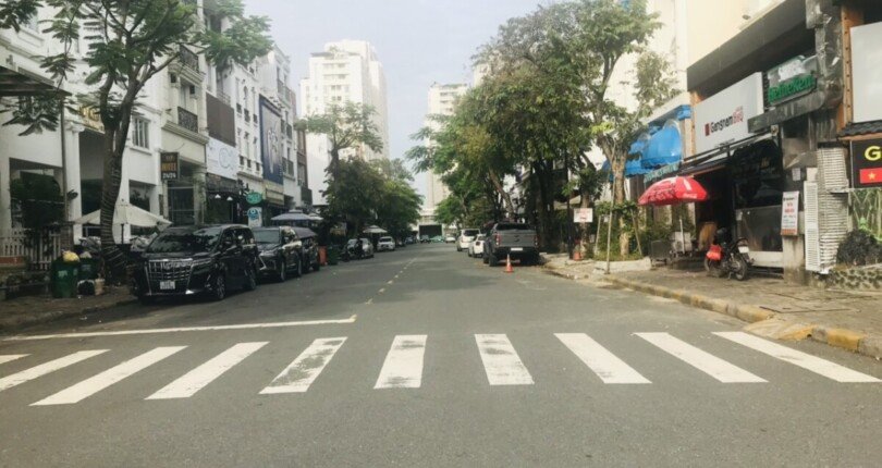 duong phan khiem ich quan 7 810x430 - Giá mua bán tòa nhà Khách sạn đường Phan Khiêm Ích khu Hưng Gia 4 Phú Mỹ Hưng Quận 7 T10/2024