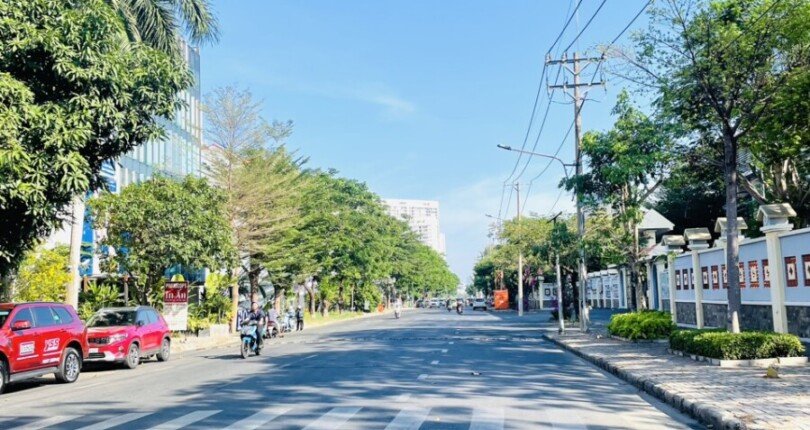 duong tan phu quan 7 810x430 - Giá mua bán cặp đất nền C19 - C20 mặt đường Tân Phú Phú Mỹ Hưng Quận 7 T10/2024