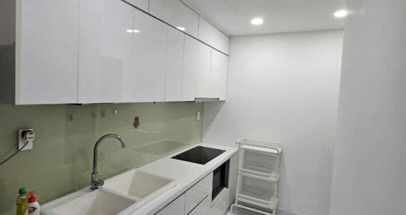 hinh anh bep can ho ban 810x430 - Cần bán căn hộ chung cư Hưng Phúc, 78m2, giá 5.4 tỷ, đầy đủ nội thất + 01 ô đậu xe ô tô.