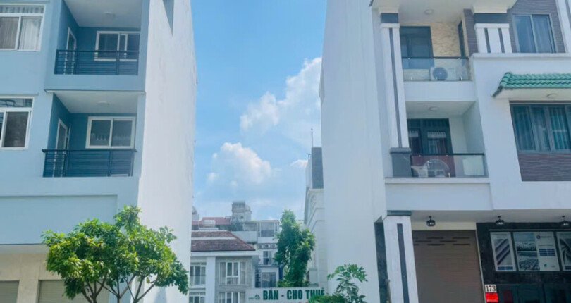 hinh anh mua ban dat nen duong pham thai buong phu my hung quan 7 810x430 - Giá mua bán đất nền đường Phạm Thái Bường Phú Mỹ Hưng Quận 7 T10/2024