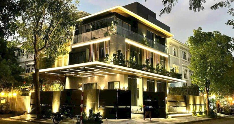 hinh anh nha biet thu ban vao ben dem 810x430 - Giá mua bán nhà Biệt thự nguyên căn góc đường O Khu dân cư Mỹ Giang 2b Quận 7 T9/2024