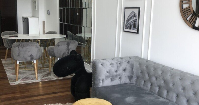 hinh anh phong khach can ho ban 2 810x430 - Bán căn hộ 101m2, chung cư Scenic Valley 1, giá 7.2 tỷ, nội thất cao cấp, view hồ bơi.