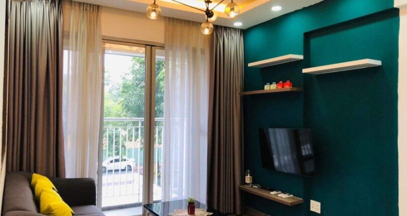 hinh anh phong khach can ho ban 4 810x430 - Bán căn hộ chung cư Scenic Valley 1, 70m2, giá 4.950 tỷ, đầy đủ nội thất , nhà có hợp đồng thuê ổn định.