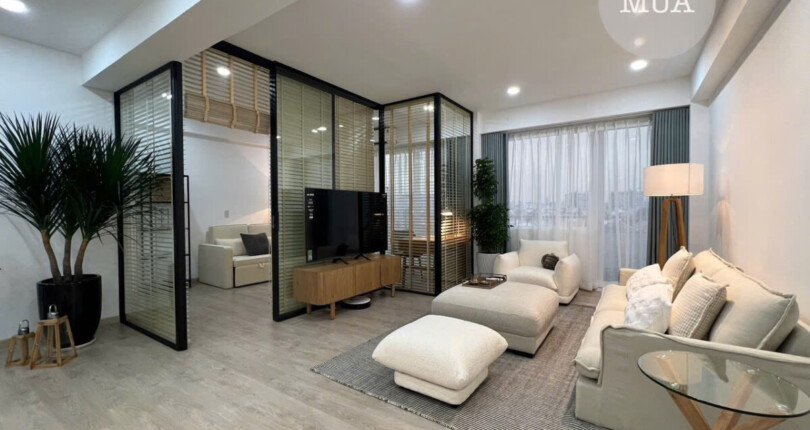 hinh anh phong khach can ho can ban 1 810x430 - Cần bán căn hộ chung cư Grand View D, diện tích 146m2, giá bán 12,2 tỷ, view Biệt Thự.