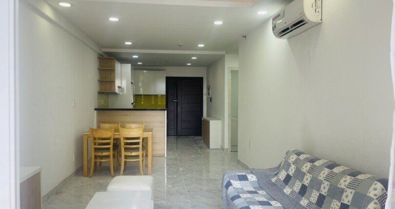 hinh anh phong khach can ho cho thue 810x430 - Cho thuê căn hộ 80m2, chung cư Scenic Valley 1, 02pn, giá 20tr/tháng, đầy đủ nội thất, xem nhà dễ.