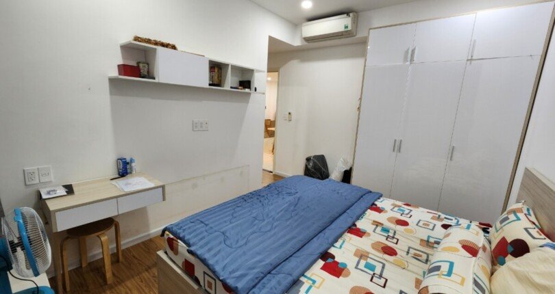 hinh anh phong ngu can ho can ban gap 1 810x430 - Bán căn hộ chung cư Scenic Valley 1, 77m2, căn góc, giá 5.5 tỷ, nội thất đầy đủ, nhà đang có hdt.