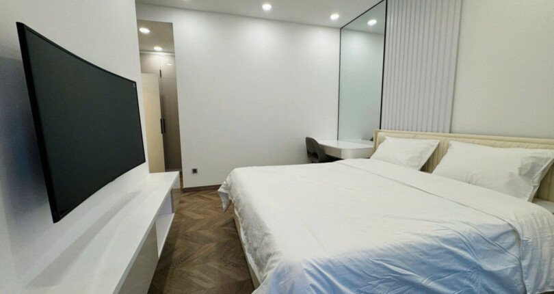 hinh anh phong ngu master rong rai sang trong 810x430 - Giá mua bán căn hộ 3pn Block C Chung cư Midtown Phú Mỹ Hưng Quận 7 T9/2024