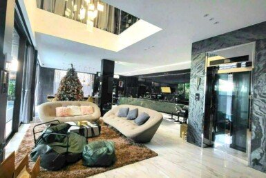 khong-gian-phong-khach-rong-rai