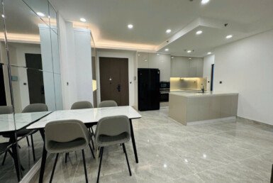 khong-gian-phong-khach-rong-rai