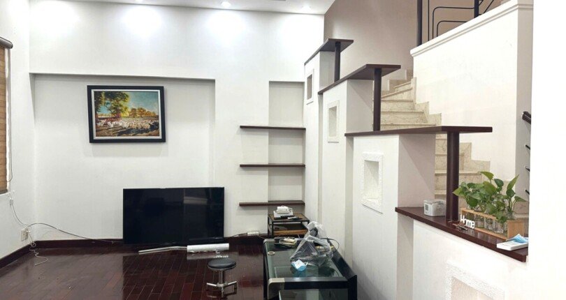 khong gian phong khach tang tret 2 810x430 - Giá mua bán nhà Biệt thự nguyên căn kiểu B1 Khu dân cư Hưng Thái 2 Quận 7 T9/2024