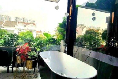 nha-tam-mo-sang-trong