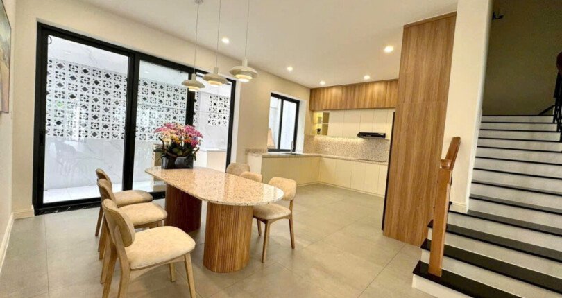 phong an va bep rong rai 810x430 - Giá cho thuê nhà Biệt thự nguyên căn khu Mỹ Thái 3 Phú Mỹ Hưng Quận 7 T9/2024