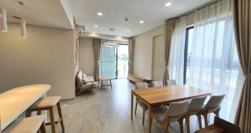 phong khach can ho ban 26 810x430 - Chủ gửi bán gấp căn hộ 3pn Block A Chung cư Cardinal Court Phú Mỹ Hưng T9/2024