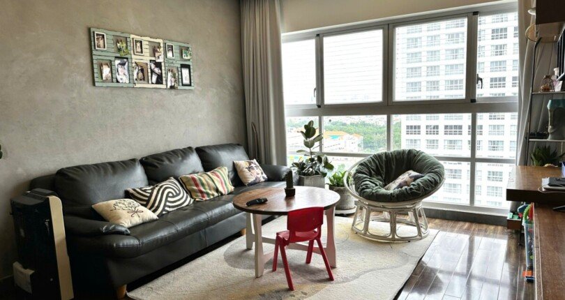 phong khach can ho ban 7 810x430 - Giá mua bán căn hộ 2pn chung cư Happy Valley Quận 7 T9/2024