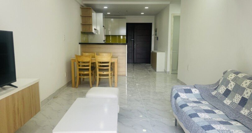 phong khach can ho cho thue 1 810x430 - Cho thuê căn hộ 80m2, chung cư Scenic Valley 1, 02pn, giá 20tr/tháng, đầy đủ nội thất, xem nhà dễ.