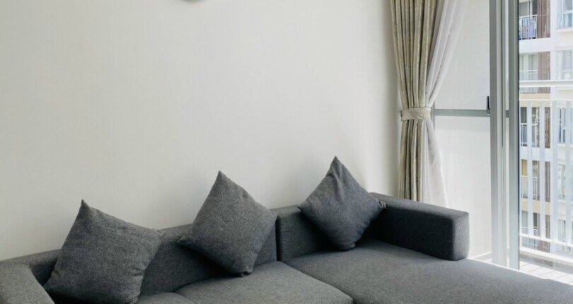 phong khach can ho cho thue 810x430 - Bán căn hộ chung cư Scenic Valley 1, 77m2, căn góc, giá 5.4 tỷ, đầy đủ nội thất, xem nhà dễ.