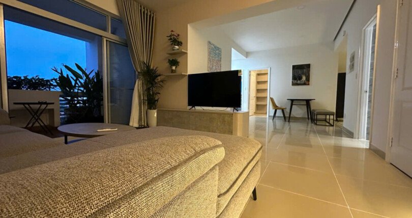 phong khach can ho sang trong 810x430 - Giá mua bán căn hộ 3 phòng ngủ block A Chung cư Park View Phú Mỹ Hưng Quận 7 T9/2024