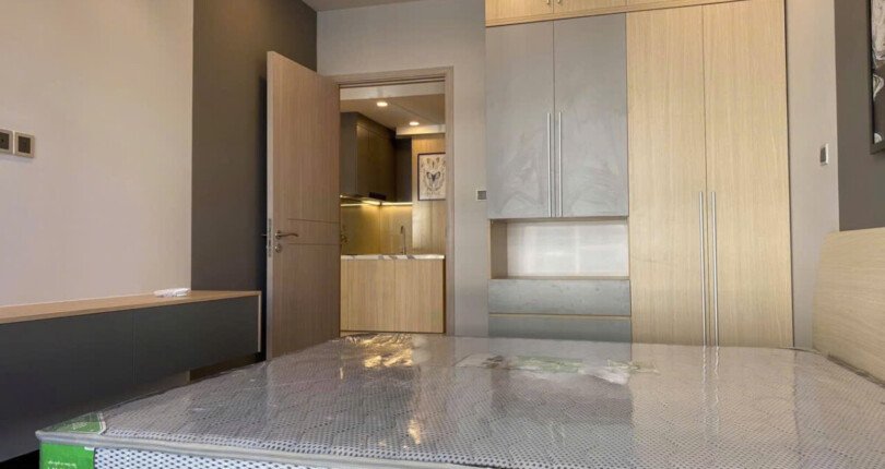 phong ngu can ho ban 21 810x430 - Bán căn hộ chung cư Midtowm The Symphony, 62m2, giá 5.2 tỷ, nhà đang có hợp đồng thuê ổn định.