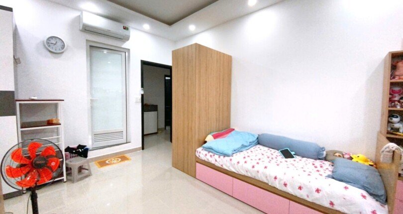 phong ngu trong can ho ban 1 810x430 - Bán căn hộ 3 phòng ngủ căn Dr3 Chung cư Riverside Residence Quận 7 giá 9,5 tỷ
