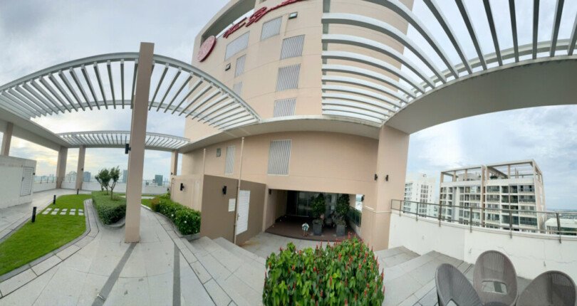 tang san vuon 810x430 - Cho thuê căn hộ chung cư Midtown The Signature, 03pn, giá 46tr/tháng, căn góc, nhà đẹp.