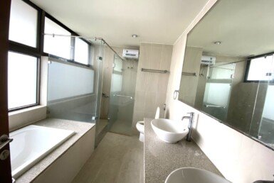 toilet-co-bon-tam-nam