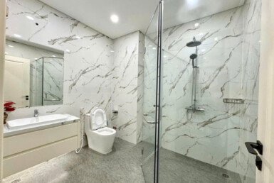 toilet-day-du-thiet-bi