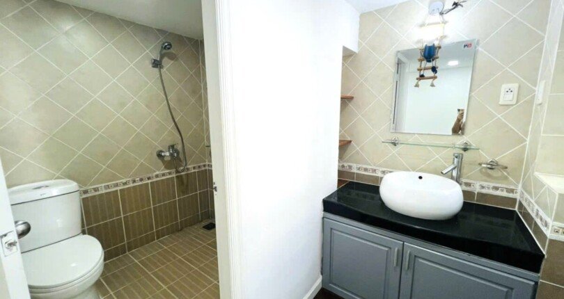 toilet rong rai day du noi that 810x430 - Giá mua bán căn hộ Duplex tòa tháp 1b Chung cư Sky Garden 1 Quận 7 T9/2024