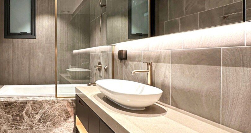 toilet rong rai sang trong 810x430 - Giá mua bán căn hộ 3pn Block B-04 Chung cư The Antonia Phú Mỹ Hưng T9/2024
