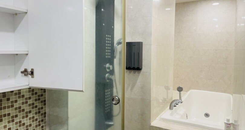 tollet can ho ban 3 810x430 - Cho thuê gấp căn hộ chung cư Scenic Valley 1, 02pn, giá 20tr/tháng, đầy đủ nội thất, xem nhà dễ.