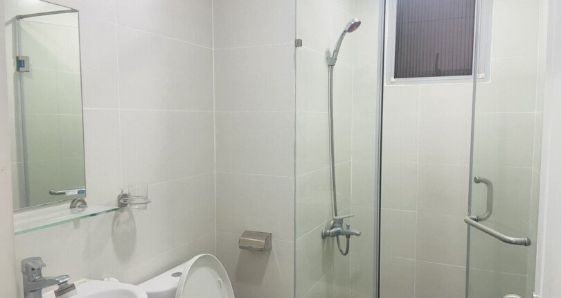 tollet can ho cho thue 810x430 - Cho thuê căn hộ 80m2, chung cư Scenic Valley 1, 02pn, giá 20tr/tháng, đầy đủ nội thất, xem nhà dễ.
