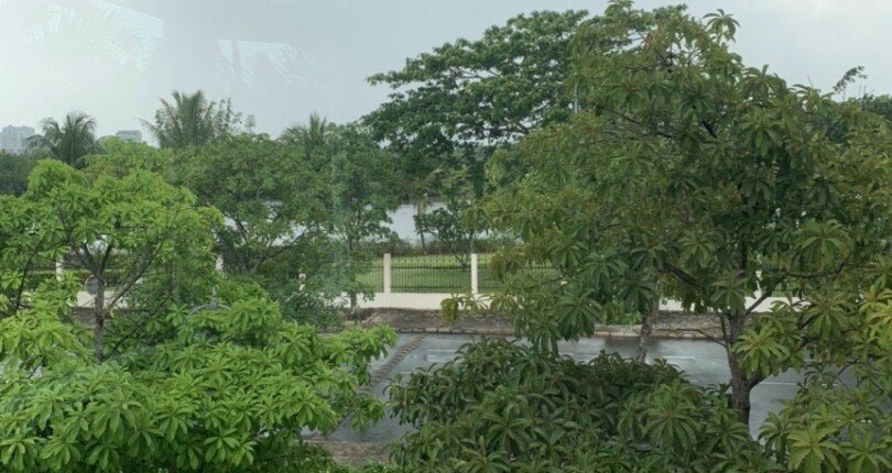 view nhin tu ban cong lau nha biet thu ban 810x430 - Giá mua bán nhà Biệt thự Chateau Phú Mỹ Hưng Quận 7 T9/2024