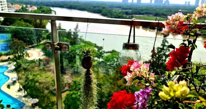 view phong khach can ho ban 810x430 - Giá mua bán căn hộ 3pn Block E view sông Chung cư Riverside Residence Quận 7 T9/2024