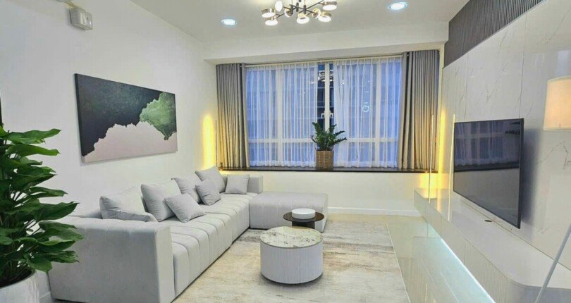 z5784435740147 f996271ffe0146b086dfaa5a3ccfbcee 810x430 - Bán căn hộ Sunrise City View, 163m2, 5 phòng ngủ, sẵn hđ thuê