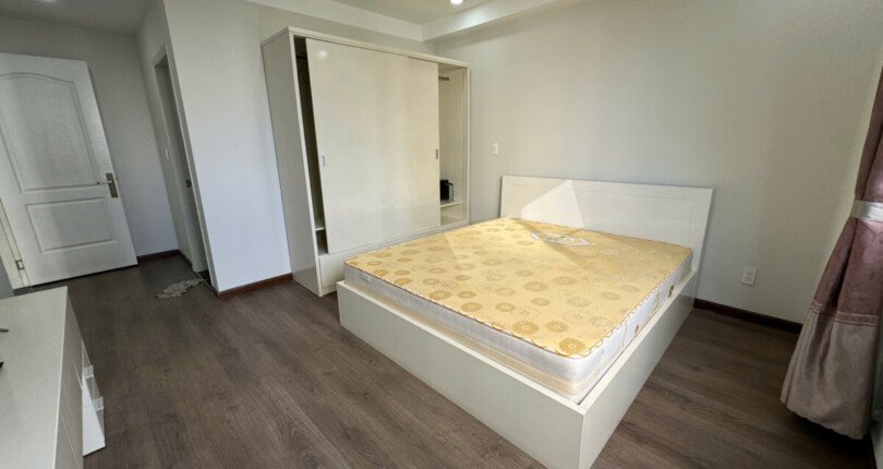 z5842809628140 86235cb2bad9937404a40da172a258a3 810x430 - Chủ nhà gửi em tìm khách thuê căn hộ Green Valley, Phú Mỹ Hưng. 3 phòng ngủ full nội thất