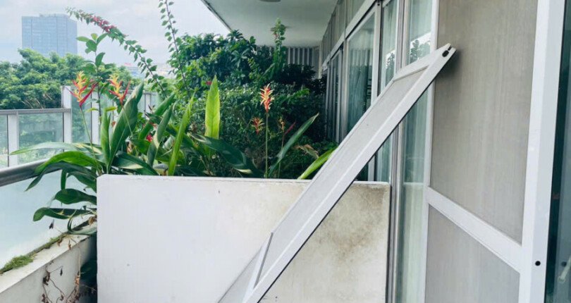 ban cong can ho 810x430 - Giá mua bán căn hộ 3 phòng ngủ Block A Chung cư Garden Court 1 Phú Mỹ Hưng Quận 7 T11/2024