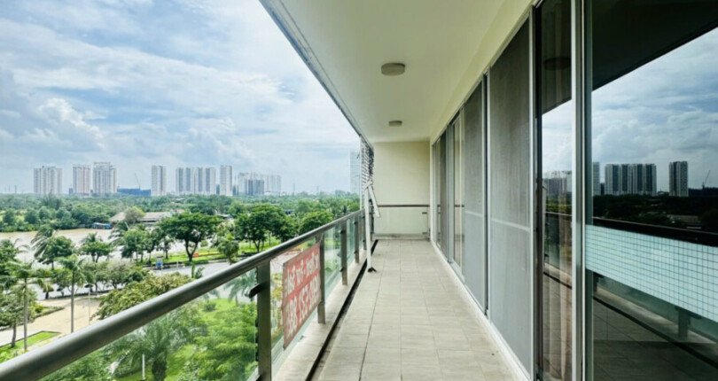 ban cong can ho ban 1 810x430 - Giá mua bán căn hộ 3 phòng ngủ Block A Chung cư Garden Plaza 1 Quận 7 T11/2024