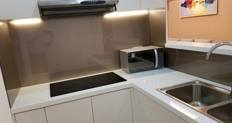 bep can ho ban 6 810x430 - Bán căn hộ chung cư Scenic Valley 1, 70m2, giá 5.1 tỷ đâỳ đủ nội thất, nhà có hợp đồng thuê.