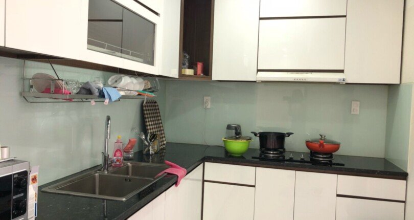 bep can ho cho thue 7 810x430 - Cho thuê căn hộ chung cư Scenic Valley 1, 77m2, căn góc, giá 20tr/tháng, đầy đủ nội thất xem nhà dễ