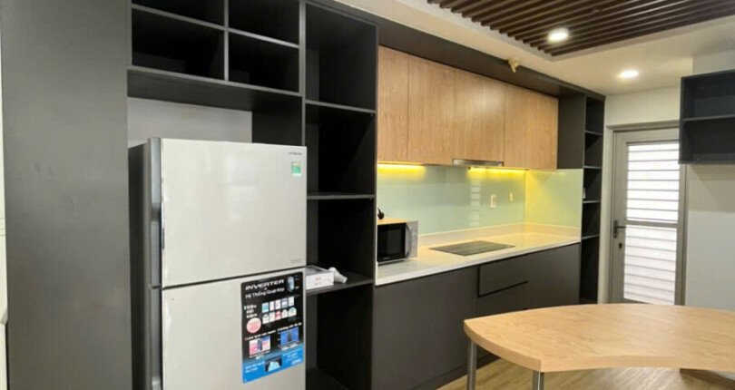 bep can ho cho thue 810x430 - Cho thuê căn hộ chung cư Scenic Valley 2, 84m2, căn góc , giá 21tr/tháng, xem nhà dễ.